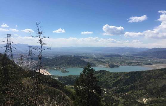 对联：云横秦岭家何在